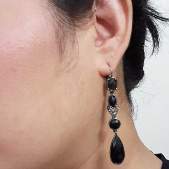 Onyx colored crystal earrings - Picture 2 of 2